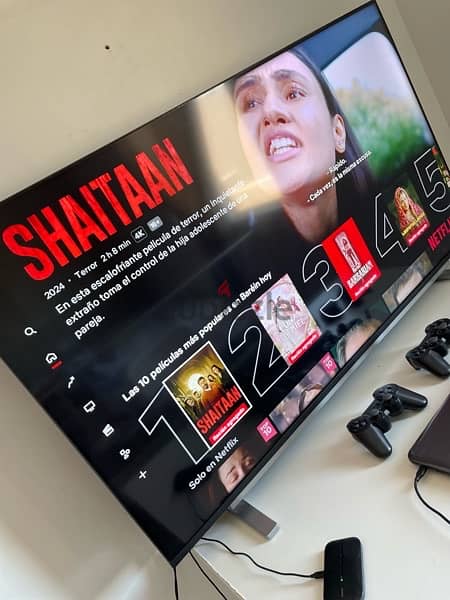 Smart TV with Netflix and YouTube 1