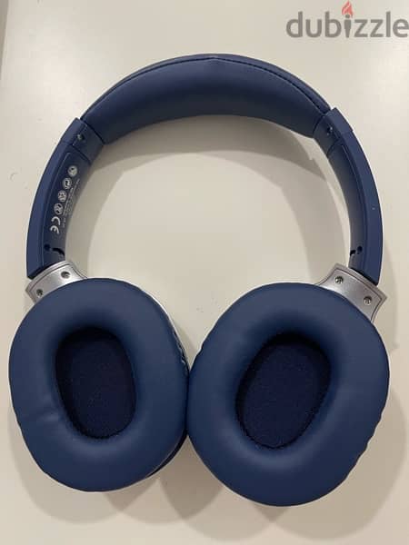 2 headphones 1