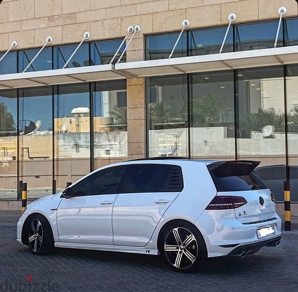 Volkswagen Golf R 2016 Bahrain agency in perfect condition 3