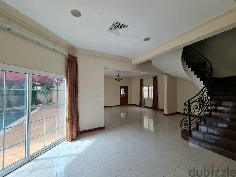 COMMERCIAL 5 BEDROOMS VILLA WITH SWIMMING POOL 2