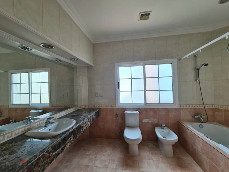 COMMERCIAL 5 BEDROOMS VILLA WITH SWIMMING POOL 11