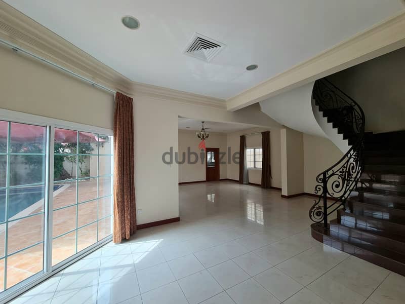 COMMERCIAL 5 BEDROOMS VILLA WITH SWIMMING POOL 13