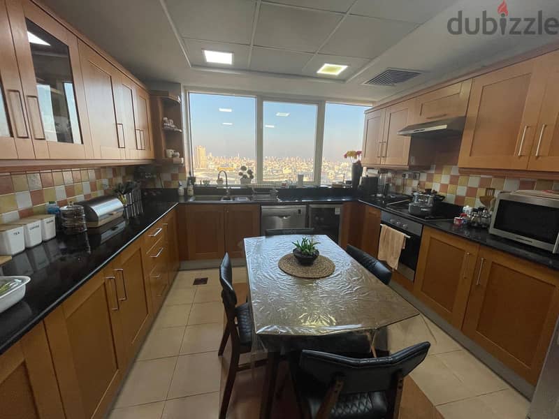 4 Bedroom Sea View Apartment Abraj Al Lulu Black Tower 10