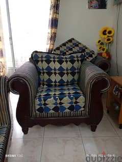 sofa for sell 9 seater 3+2+2+1+1 with coffee table