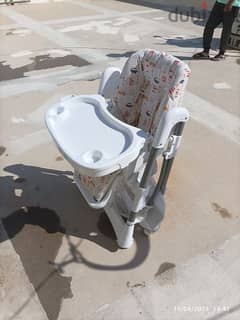 cont(36216143) Junior's Feeding chair in good condition with the tiers
