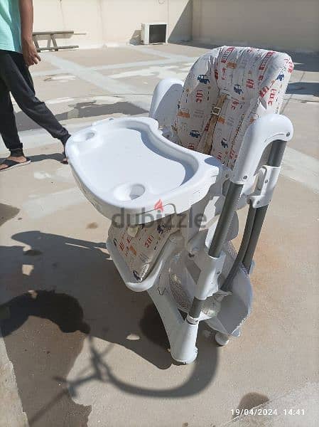 cont(36216143) Junior's Feeding chair in good condition with the tiers 1