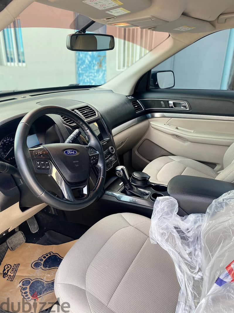 Ford Explorer XLT 2019 (Maroon) 3