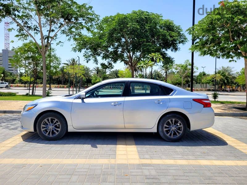 NISSAN ALTIMA MODEL 2018 MODEL WELL MAINTAINED CAR SALE URGENTLY 7