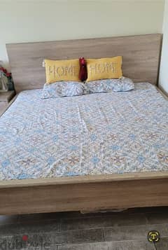 Home Box king size bed