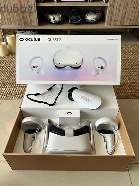 Oculus Quest 2 (128GB) very Light Used, Look Like New. 1