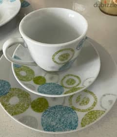 set of plates and cups - 6 pieces each