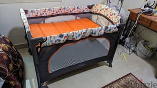 سرير أطفال بحاله ممتازة baby crib