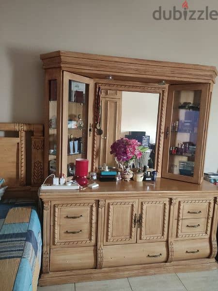 A set of Bed, wardrobe and dressing table 3