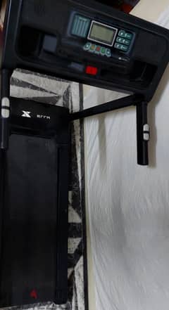 Treadmill Heavy Duty in Excellent Condition For Sale