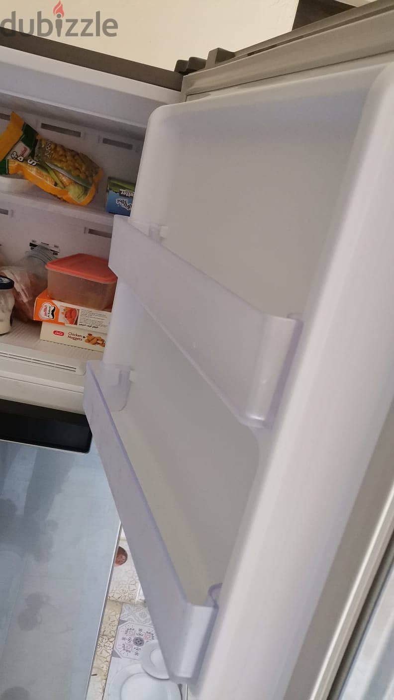 Samsung Refrigerator (390 litres, 18 months old) 6