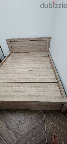 queen size bed frame 2