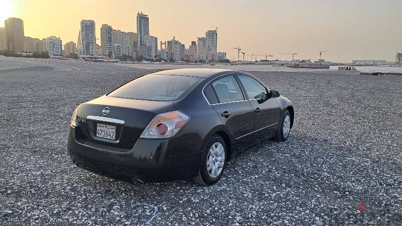 Nissan Altima,Good Condition Contact # 36452627 4