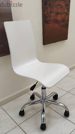 white revolving chair 5BD