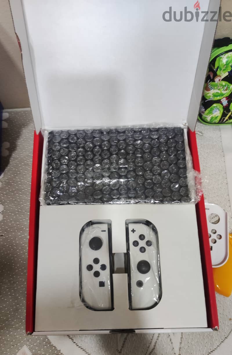 Nintendo Switch OLED White Edition Complete accessories 4