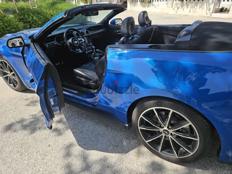 Mustang Black Interior, Blue Metalic Body, 2020 - 64 KM convertible 9