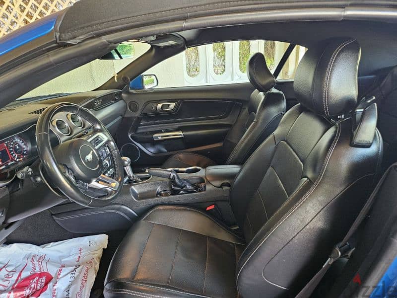 Mustang Black Interior, Blue Metalic Body, 2020 - 64 KM convertible 15