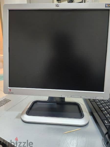 hp 17" monitor 0