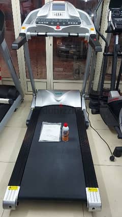 treadmill 150kg like new 160bd full option