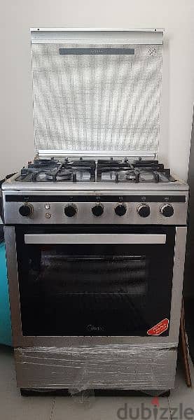 cooking rage with oven and storage rack in bottom 0