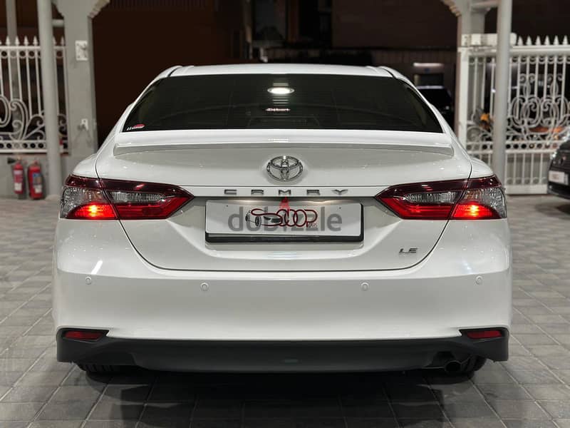 Toyota Camry LE 4