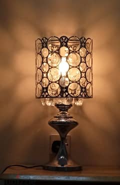 one single table lamp in 5BD