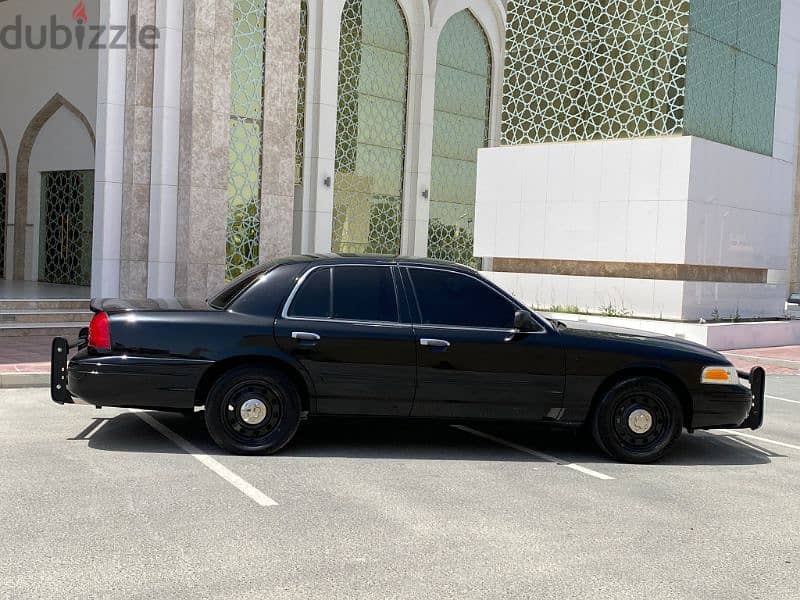 2011 model Ford Crown Victoria 2