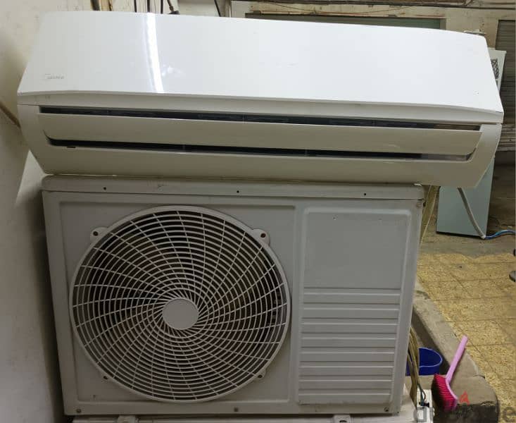 splits ac for sale good working and condtion 2