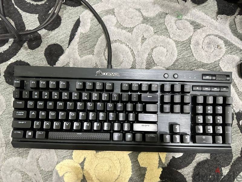Used Gaming Keyboard and DDR4 Ram Corsair for sale 4