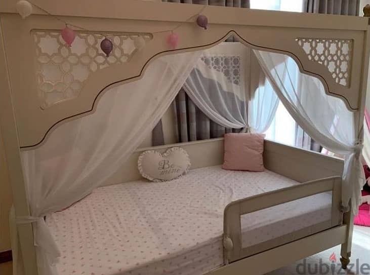 Beautiful 4-Poster Bed for Sale - Includes Mattress 1