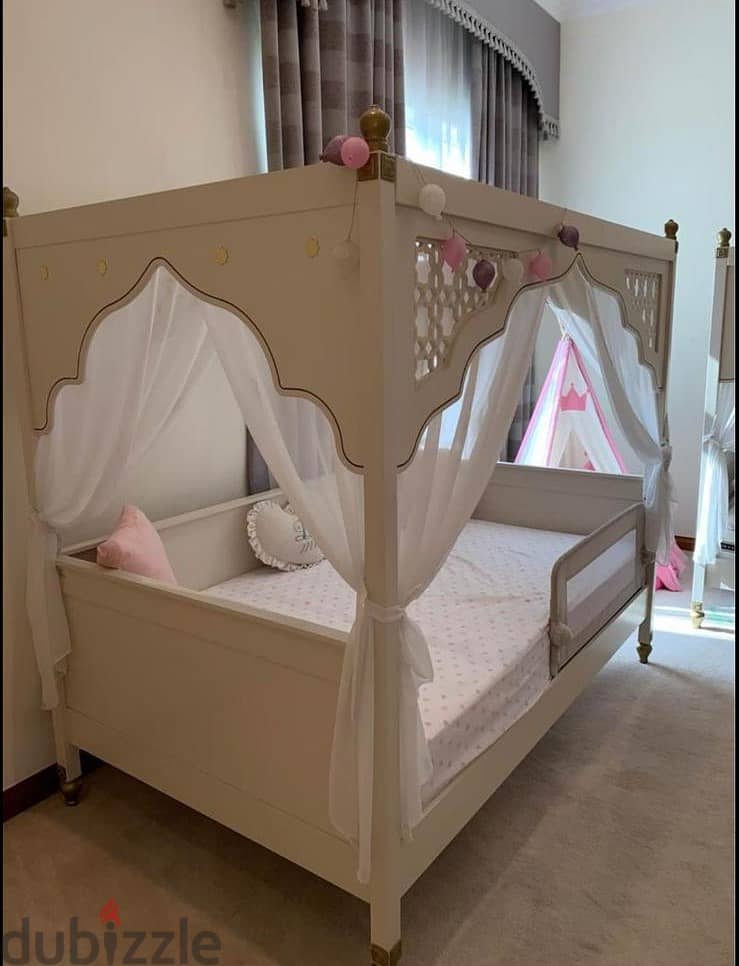 Beautiful 4-Poster Bed for Sale - Includes Mattress 2
