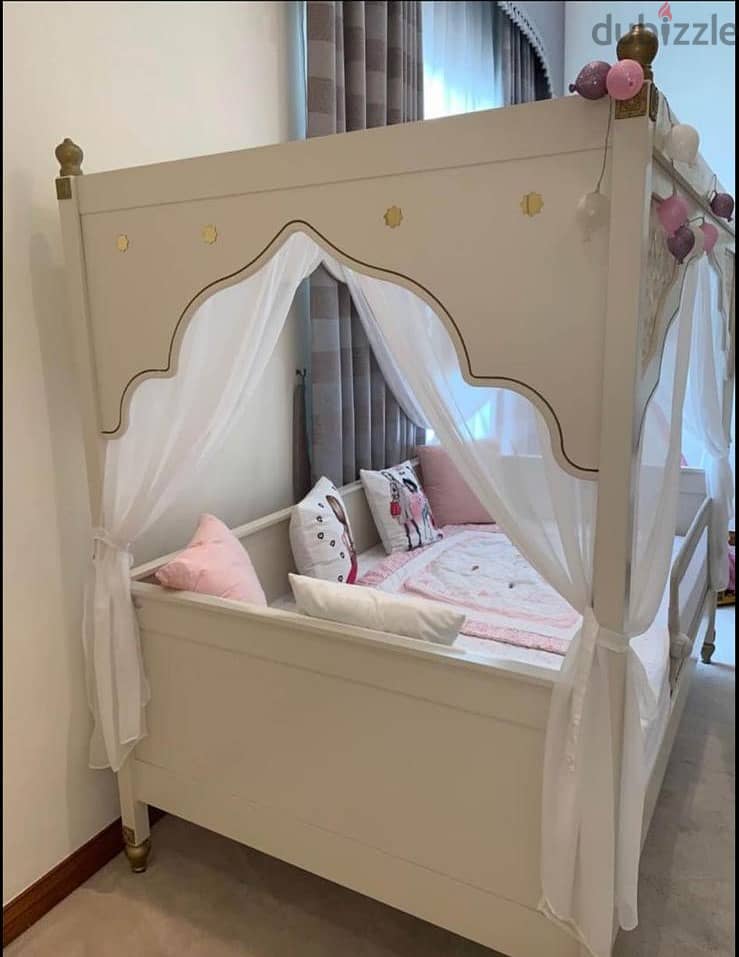 Beautiful 4-Poster Bed for Sale - Includes Mattress 5