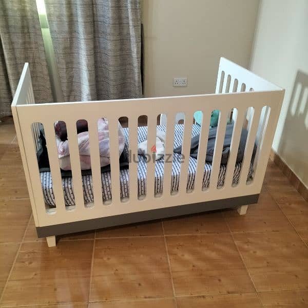 35 bd baby bed with metres condition like new  with delivery 1