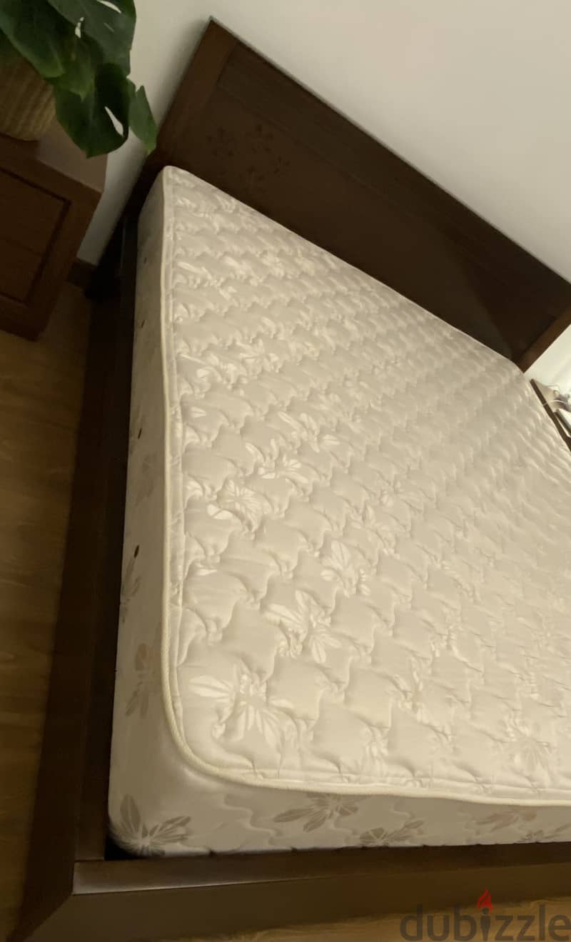 Wooden King Size Bed (no mattress) 4