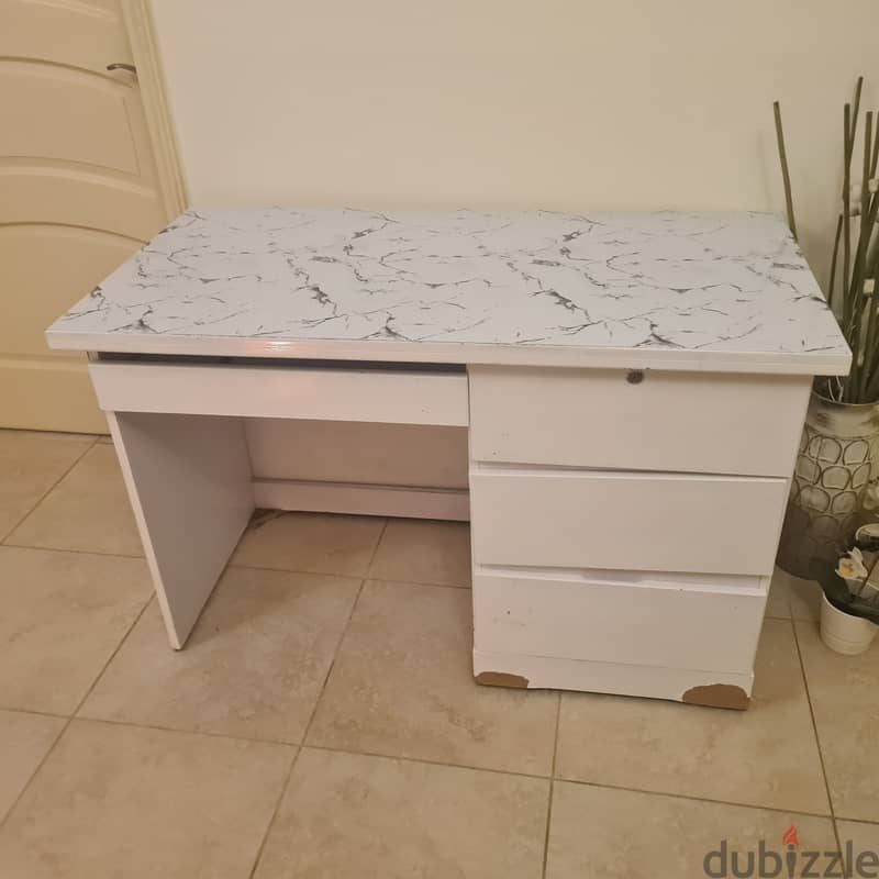 IKEA desk table in a good condition 4