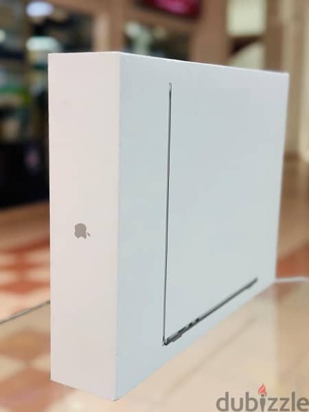 Apple macbook air M2 chip 15 inch (brand new) 256gb ssd 7