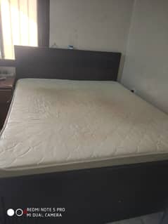 Good condition king size bed with mattress 160x200
