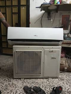 2.5 ton ac for sale good condition sox months wornty