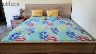 Home Box king sizr bed for sell