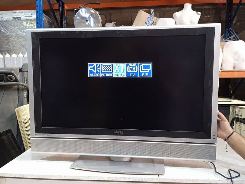 LCD TV 8