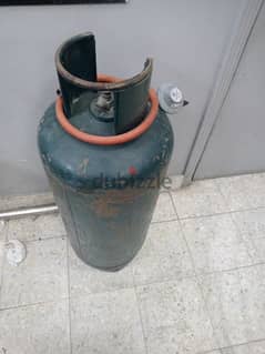Bahrain gas cylinder with regulator and pipe