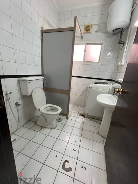 One spacious room with Seperate Bathroom for rent including EWA 3