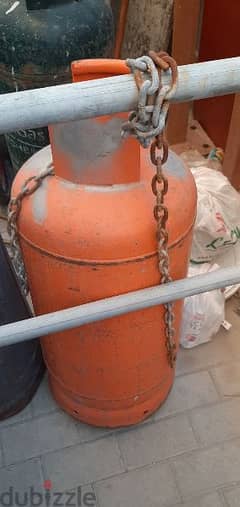 2 gas cylinders