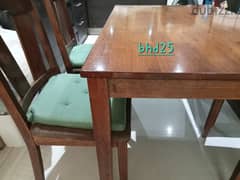 Dining table discounted to Bhd 25
