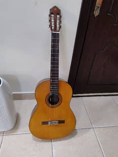 For Sale Yamaha C-40 Guitar in excellent condition