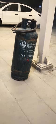 Bahrain gas cylinder with regulator